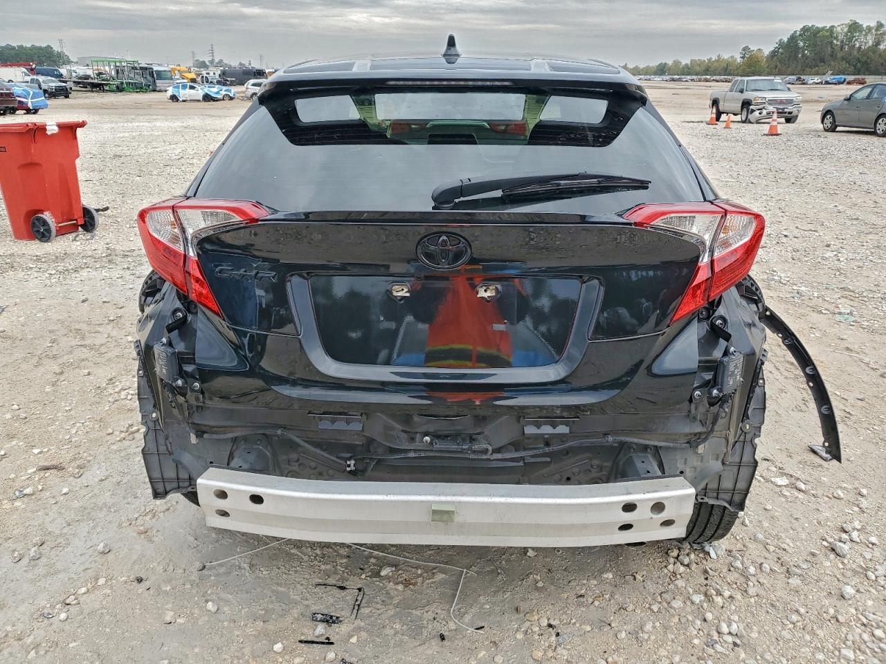 Toyota C-HR Xle Image 13