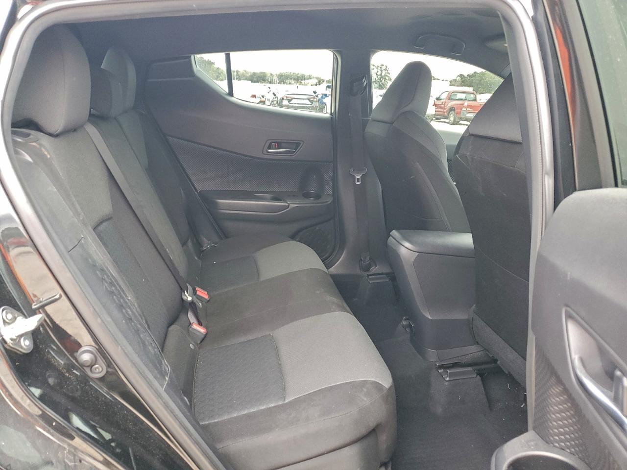 Toyota C-HR Xle Image 11