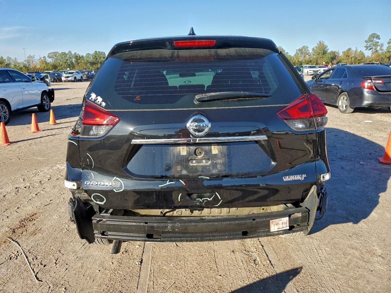 Nissan Rogue S Image 4
