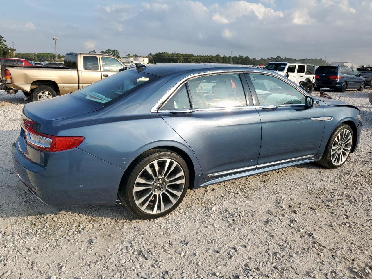 Lincoln Continental Reserve Image 2