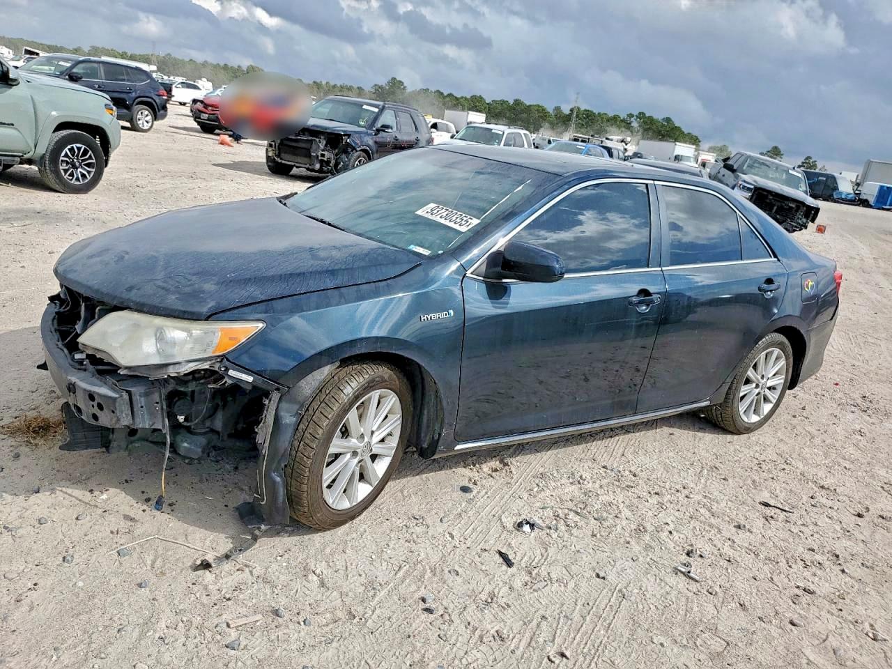 Toyota Camry Hybrid Image 1