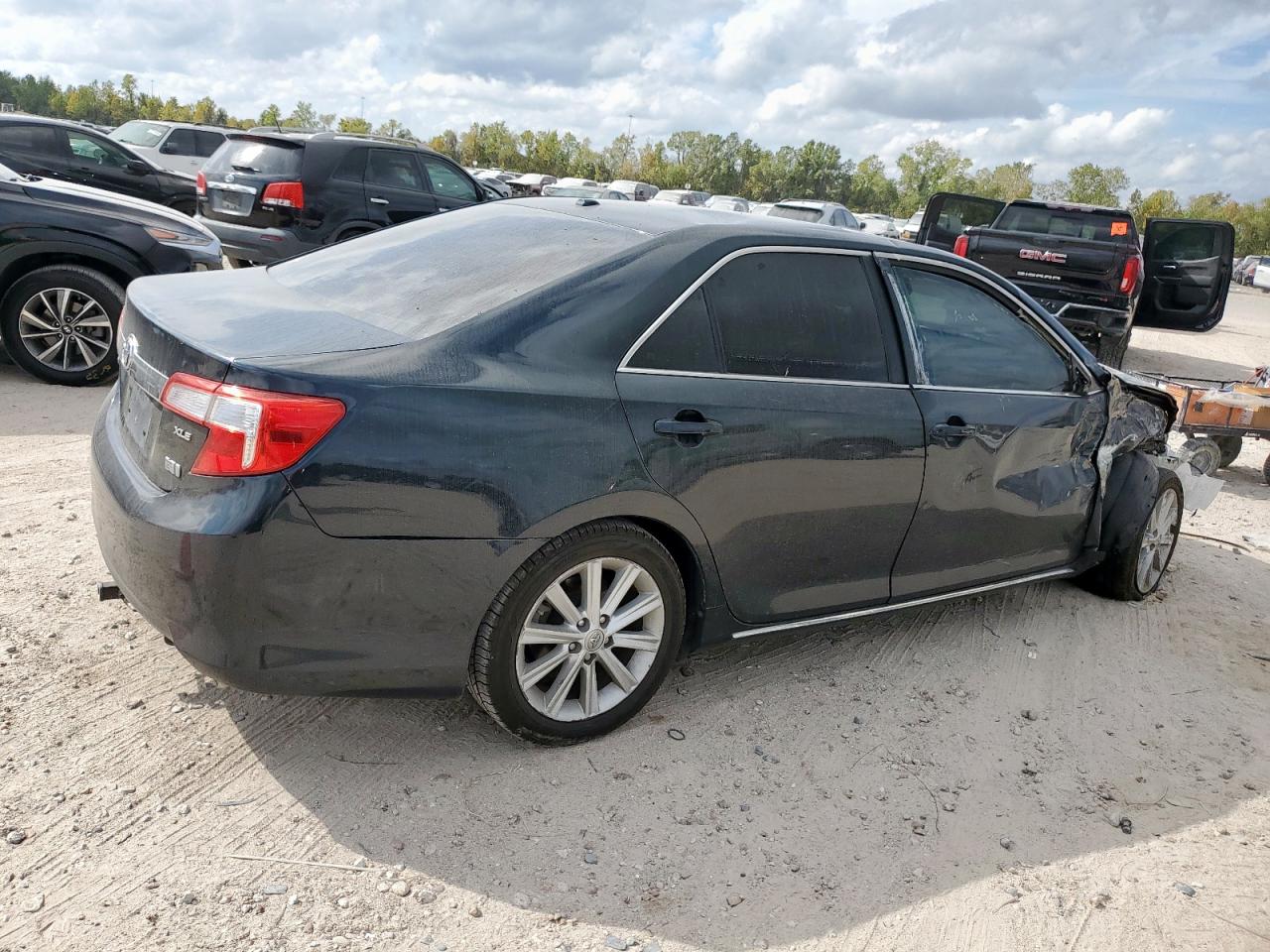 Toyota Camry Hybrid Image 3