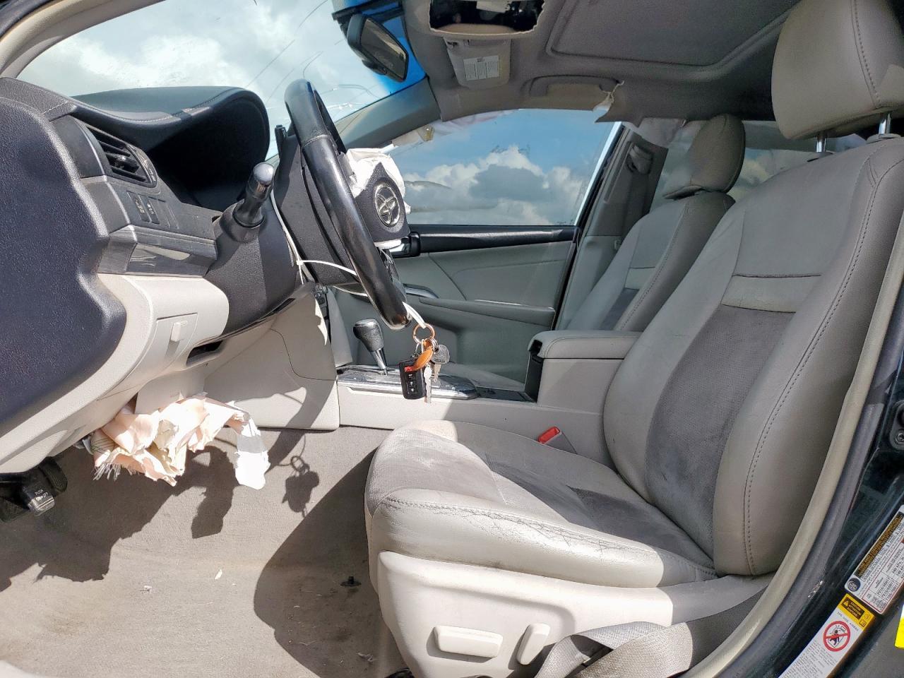 Toyota Camry Hybrid Image 5