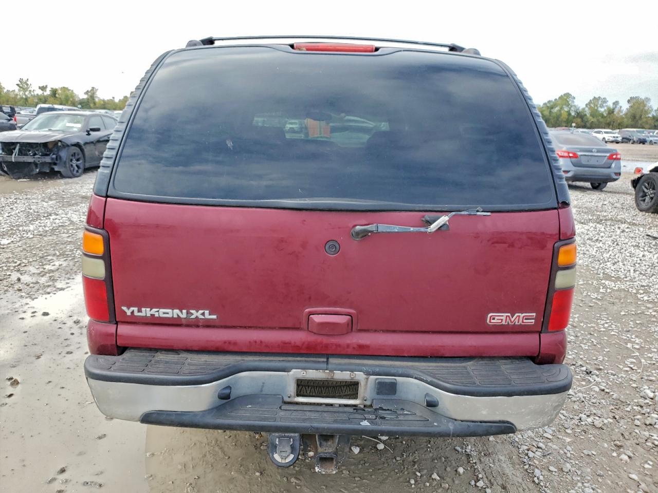 GMC Yukon C1500 Image 2