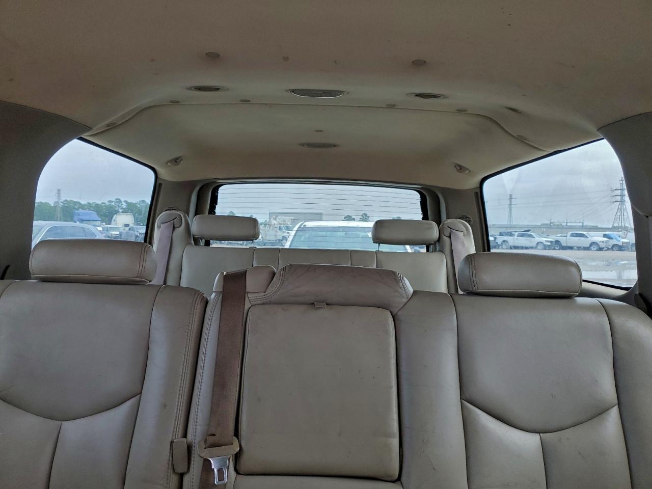 GMC Yukon C1500 Image 9