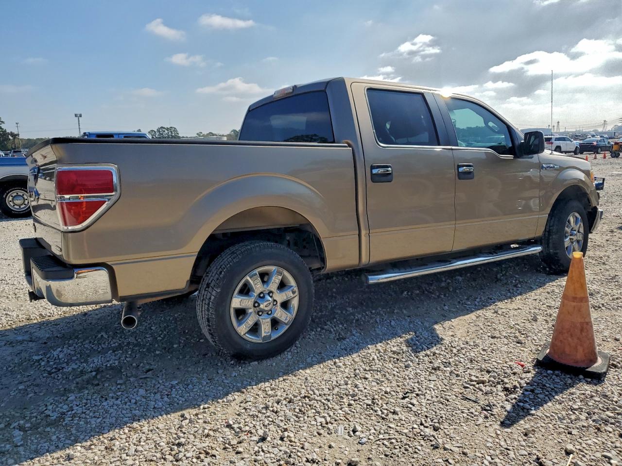 Ford F-150 Supercrew Image 8