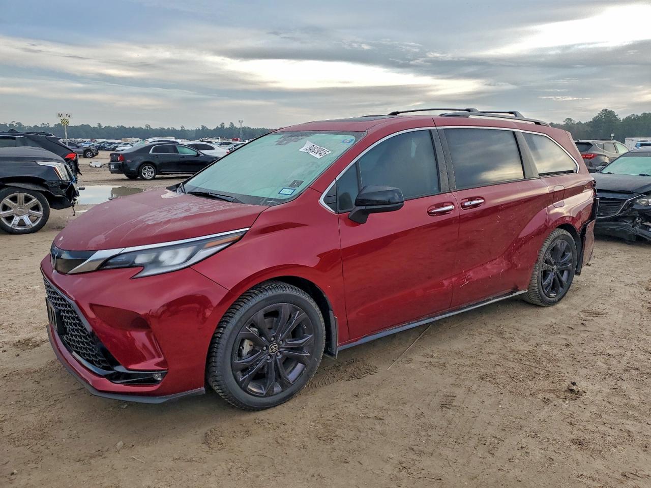 Toyota Sienna Xse Image 1