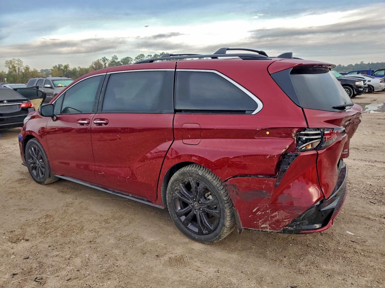 Toyota Sienna Xse Image 3