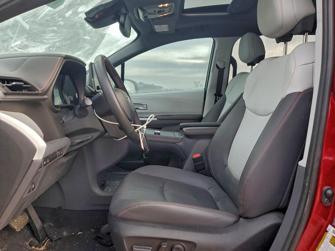 Toyota Sienna Xse Image 4