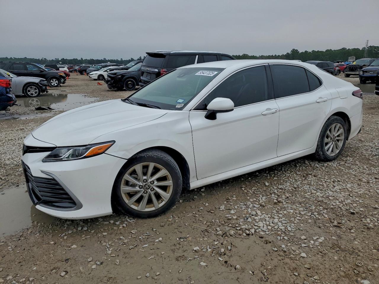 Toyota Camry Le Image 1