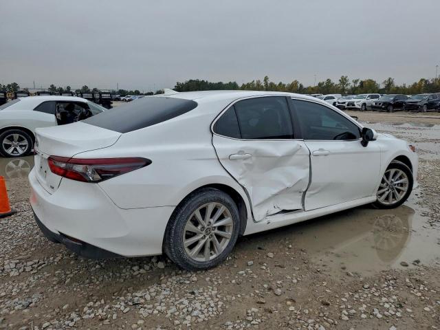 Toyota Camry Le Image 2