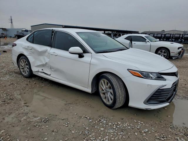 Toyota Camry Le Image 4