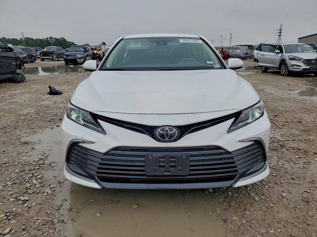 Toyota Camry Le Image 8