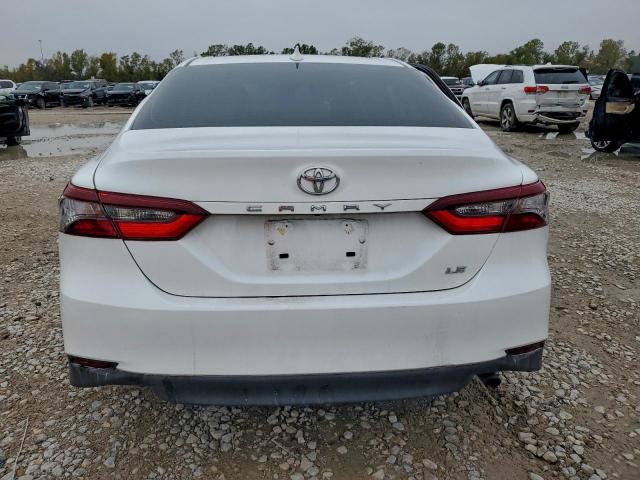 Toyota Camry Le Image 7