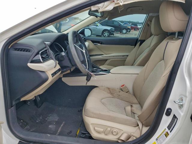 Toyota Camry Le Image 12