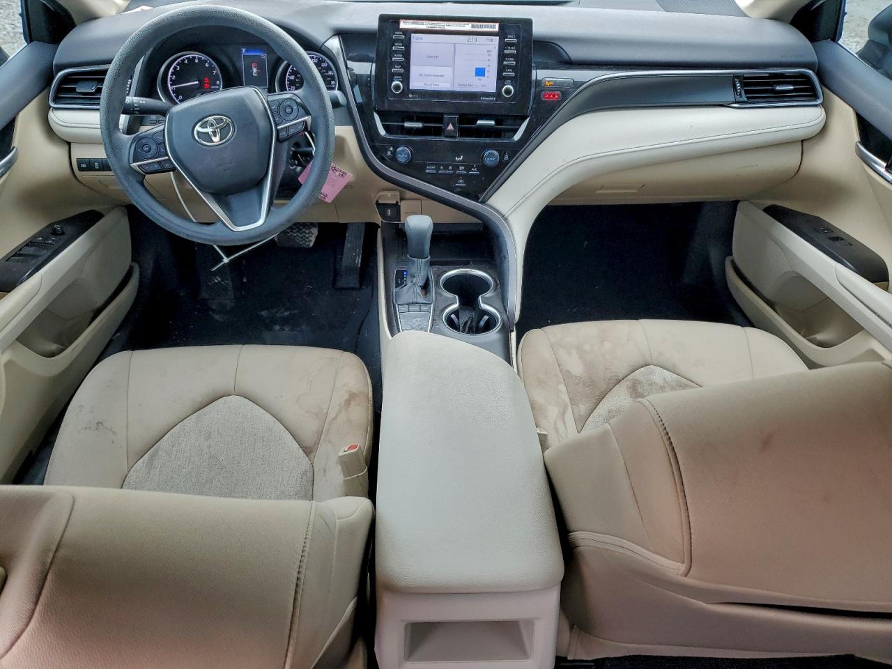 Toyota Camry Le Image 5