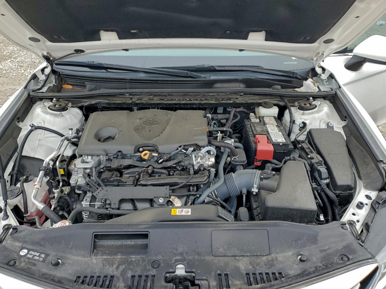 Toyota Camry Le Image 6