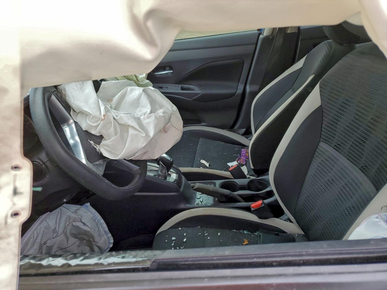 Nissan Versa Sv Image 9