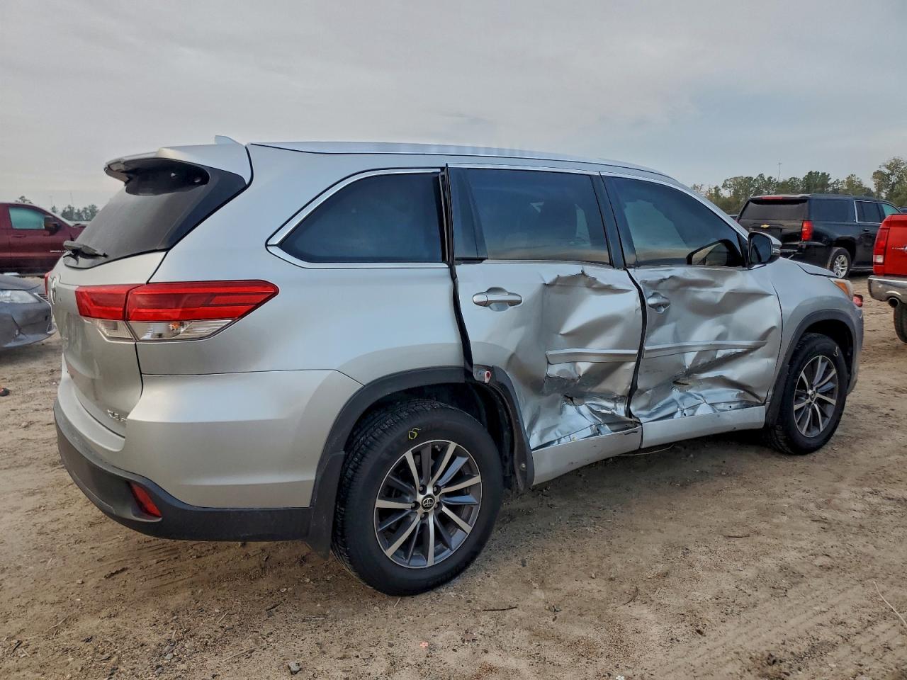 Toyota Highlander Se Image 2