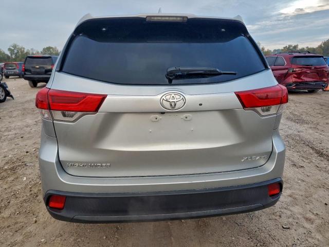 Toyota Highlander Se Image 13