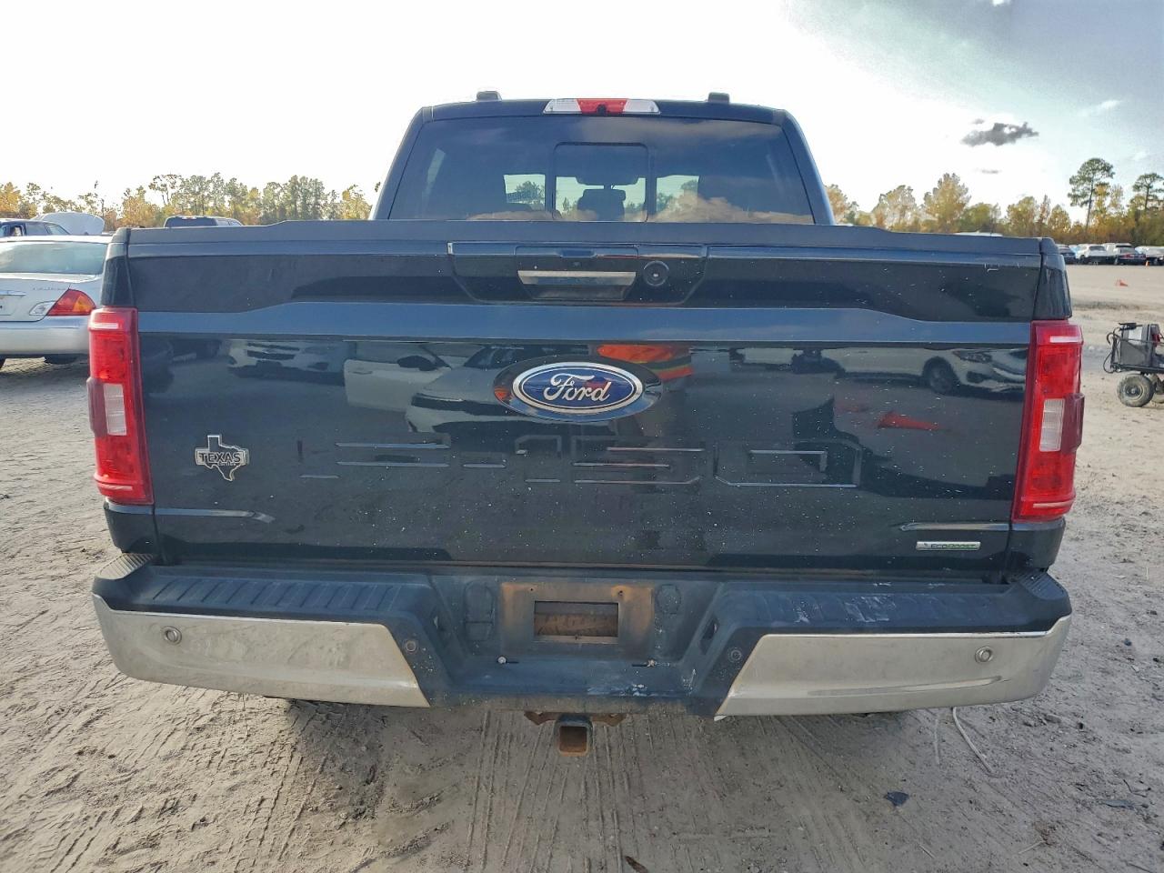 Ford F-150 Supercrew Image 11