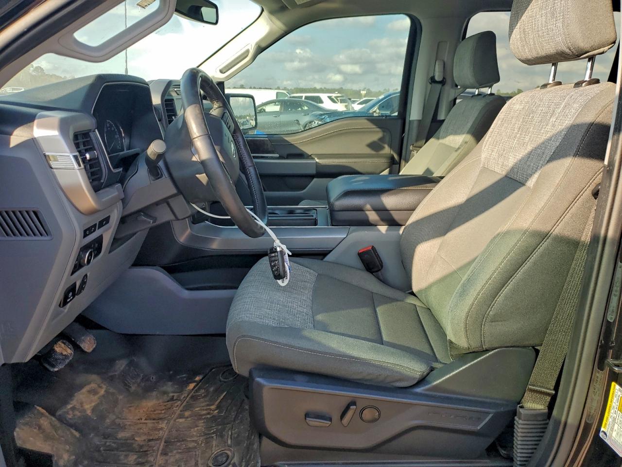 Ford F-150 Supercrew Image 9