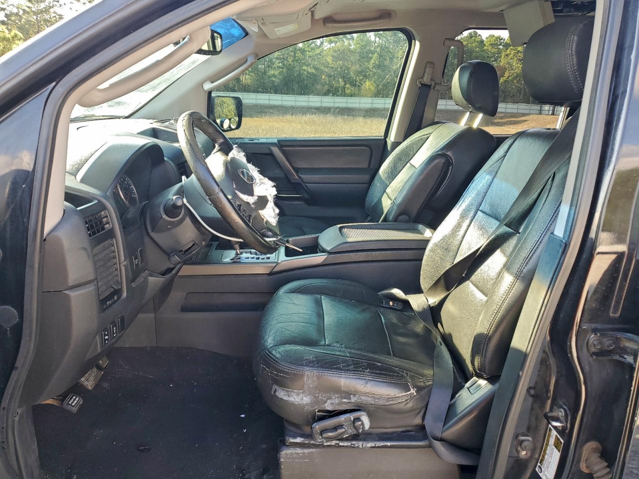 Nissan Titan Xe Image 2