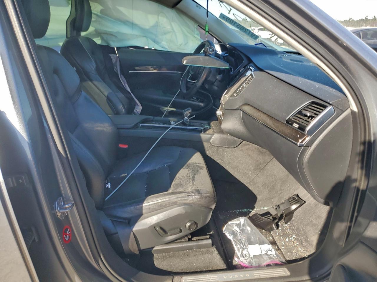 Volvo XC90 T6 Image 3