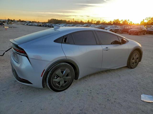 Toyota Prius Le Image 4