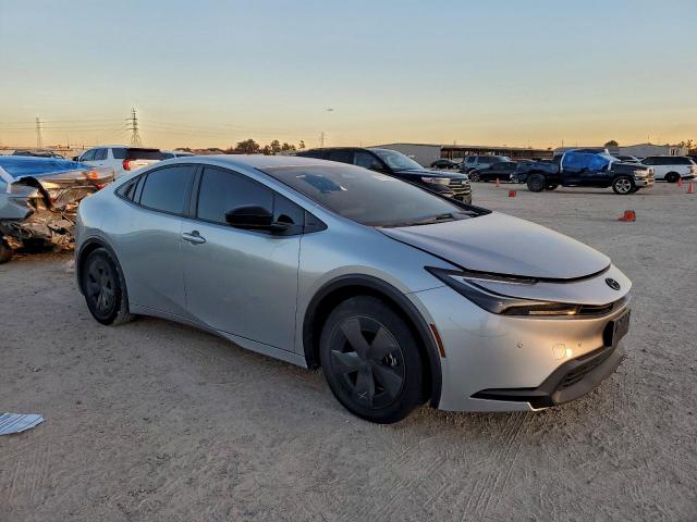 Toyota Prius Le Image 2