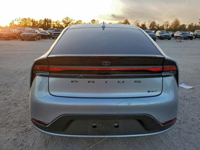 Toyota Prius Le Image 5