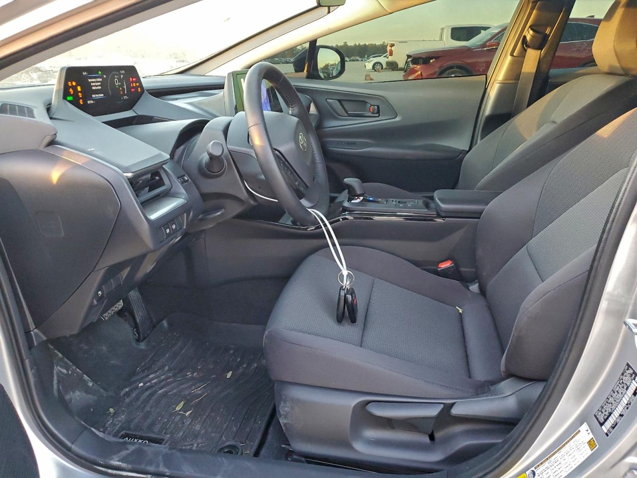 Toyota Prius Le Image 6