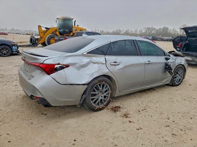 Toyota Avalon Xle Image 3