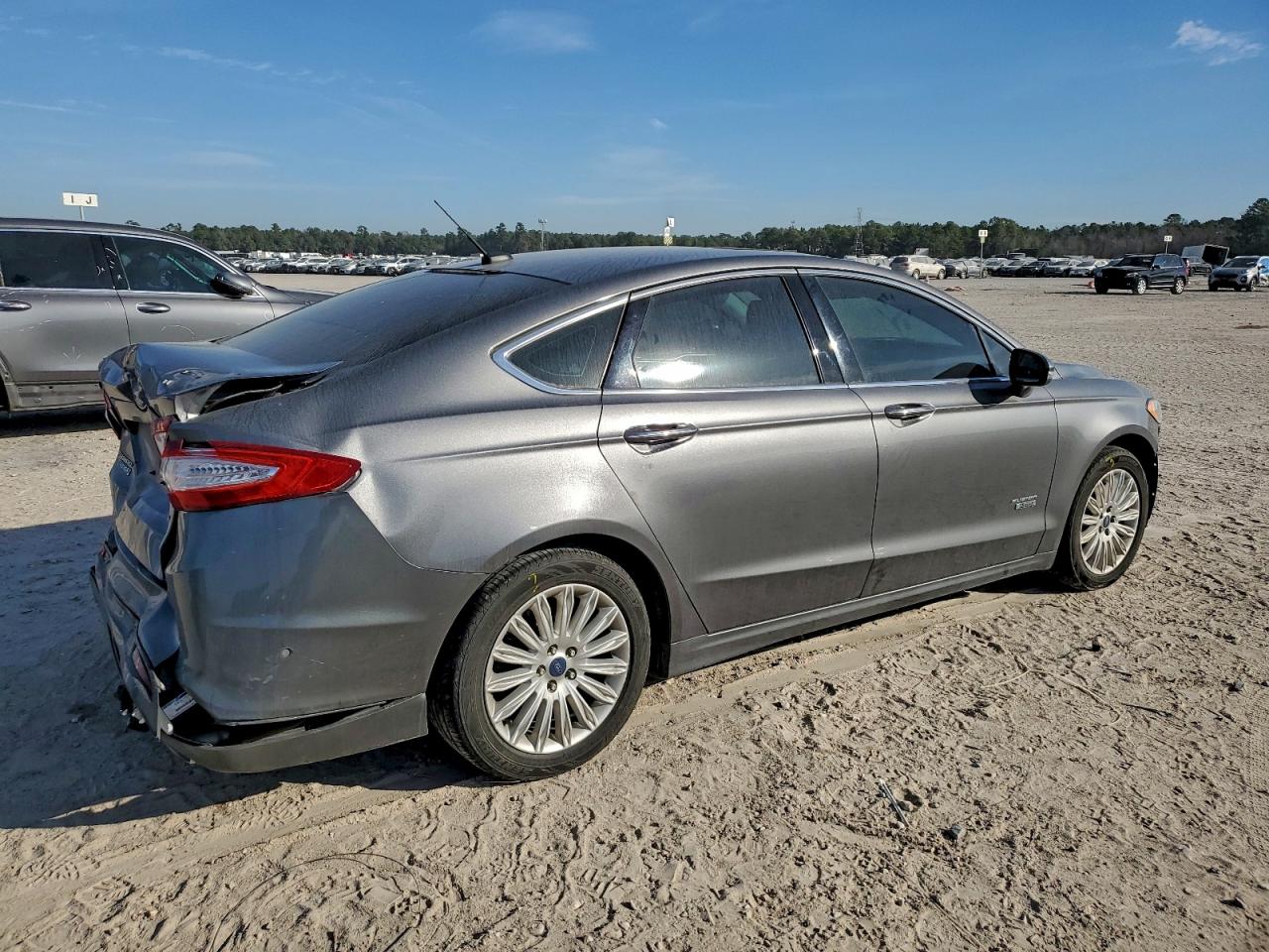 Ford Fusion Titanium Phev Image 11