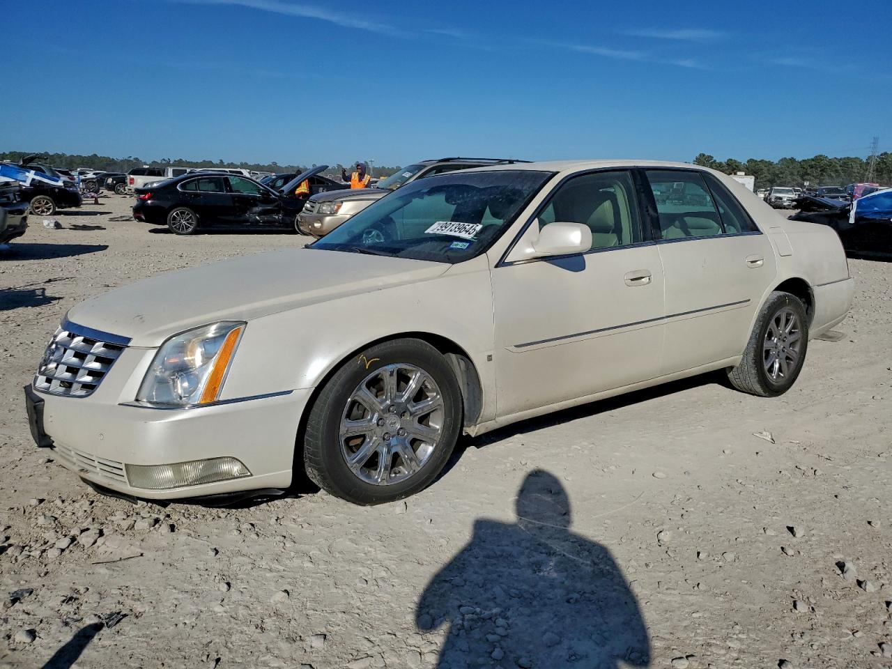 Cadillac DTS Image 1