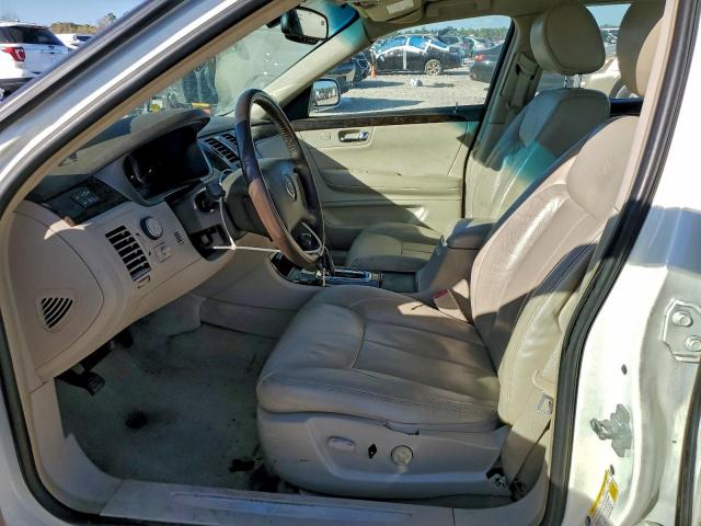 Cadillac DTS Image 6