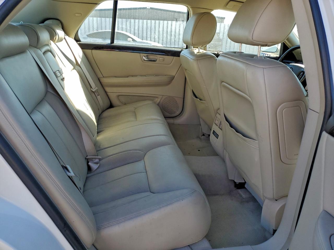 Cadillac DTS Image 11