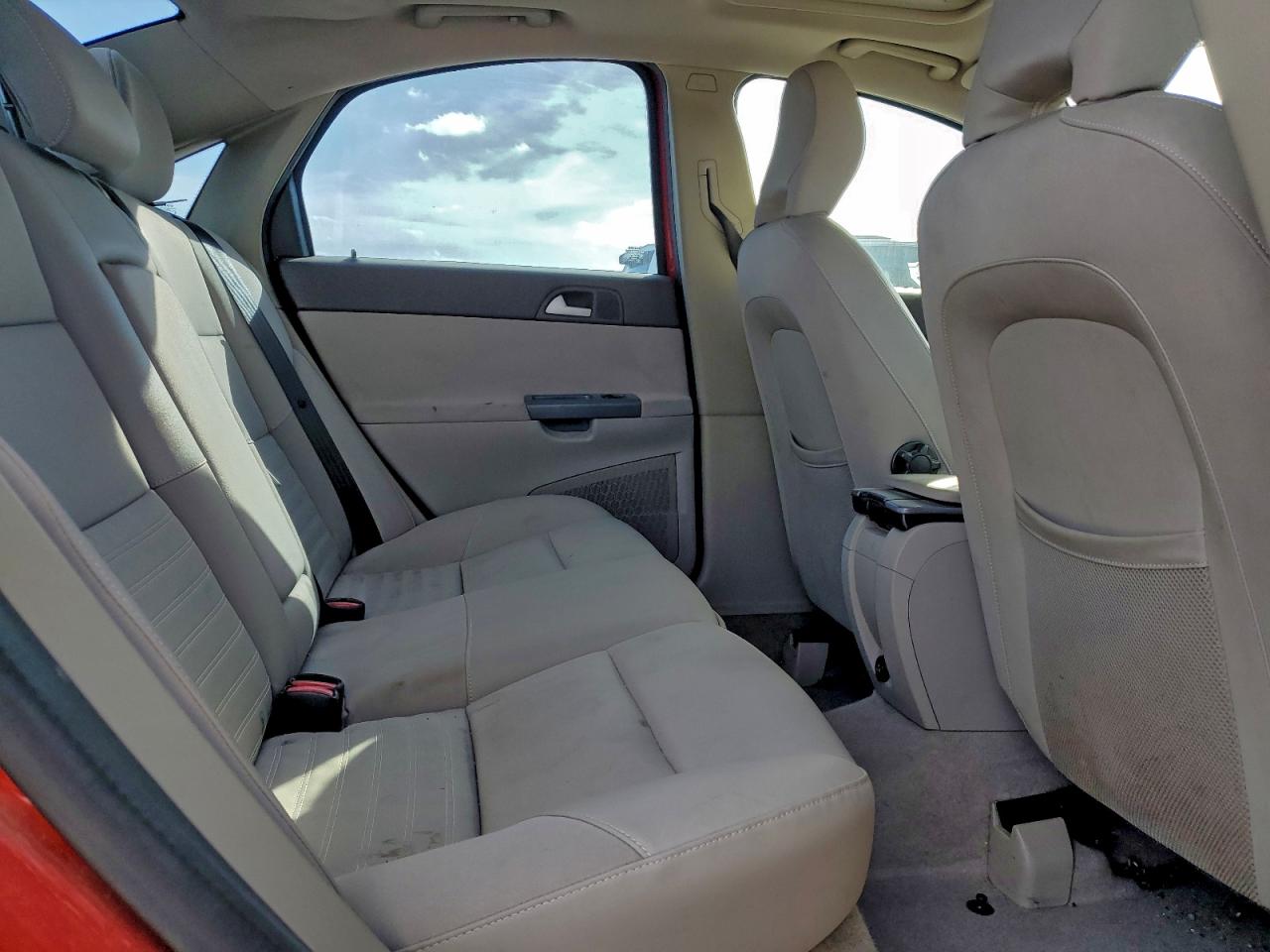 Volvo S40 2.4i Image 9