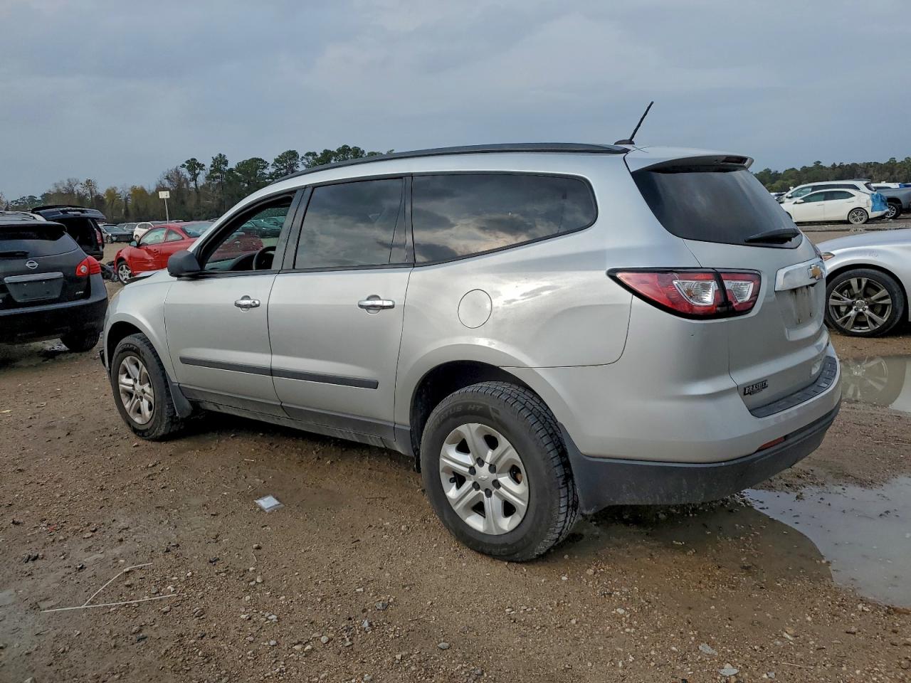 Chevrolet Traverse Ls Image 2