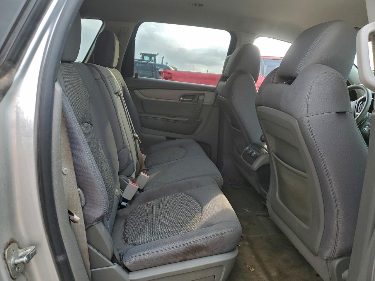 Chevrolet Traverse Ls Image 8