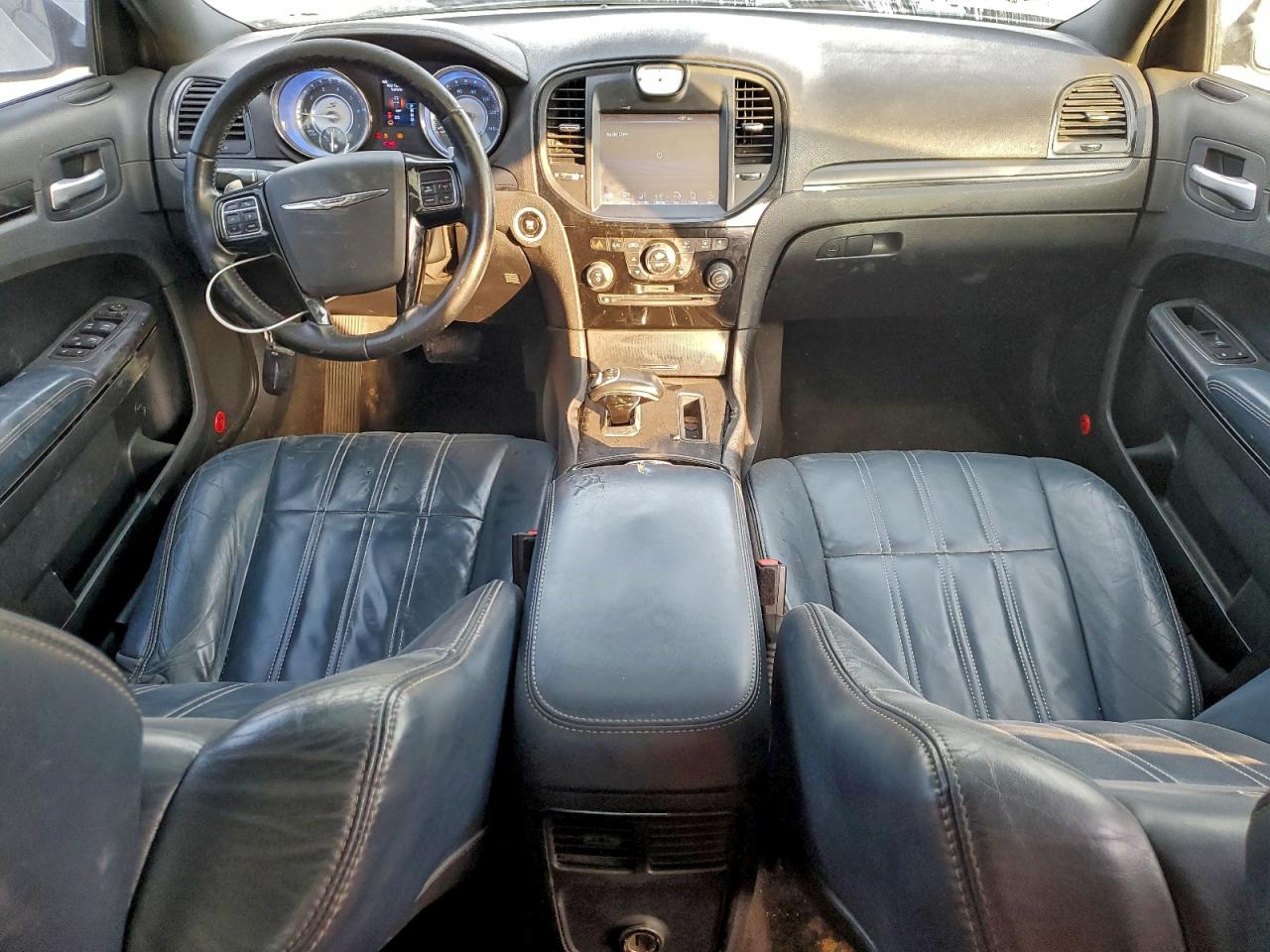 Chrysler 300 S Image 9