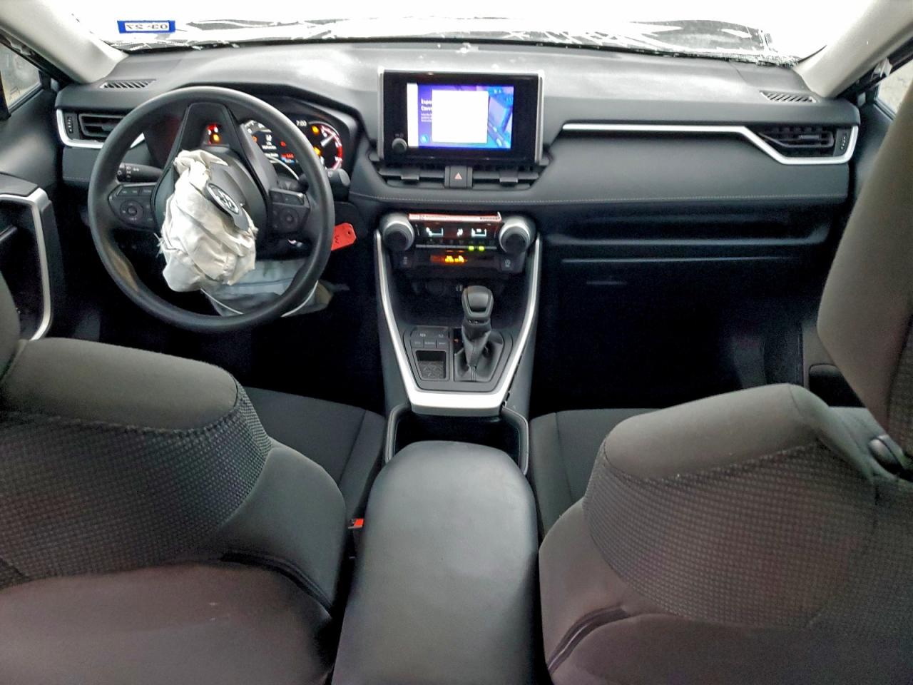 Toyota RAV4 Le Image 9