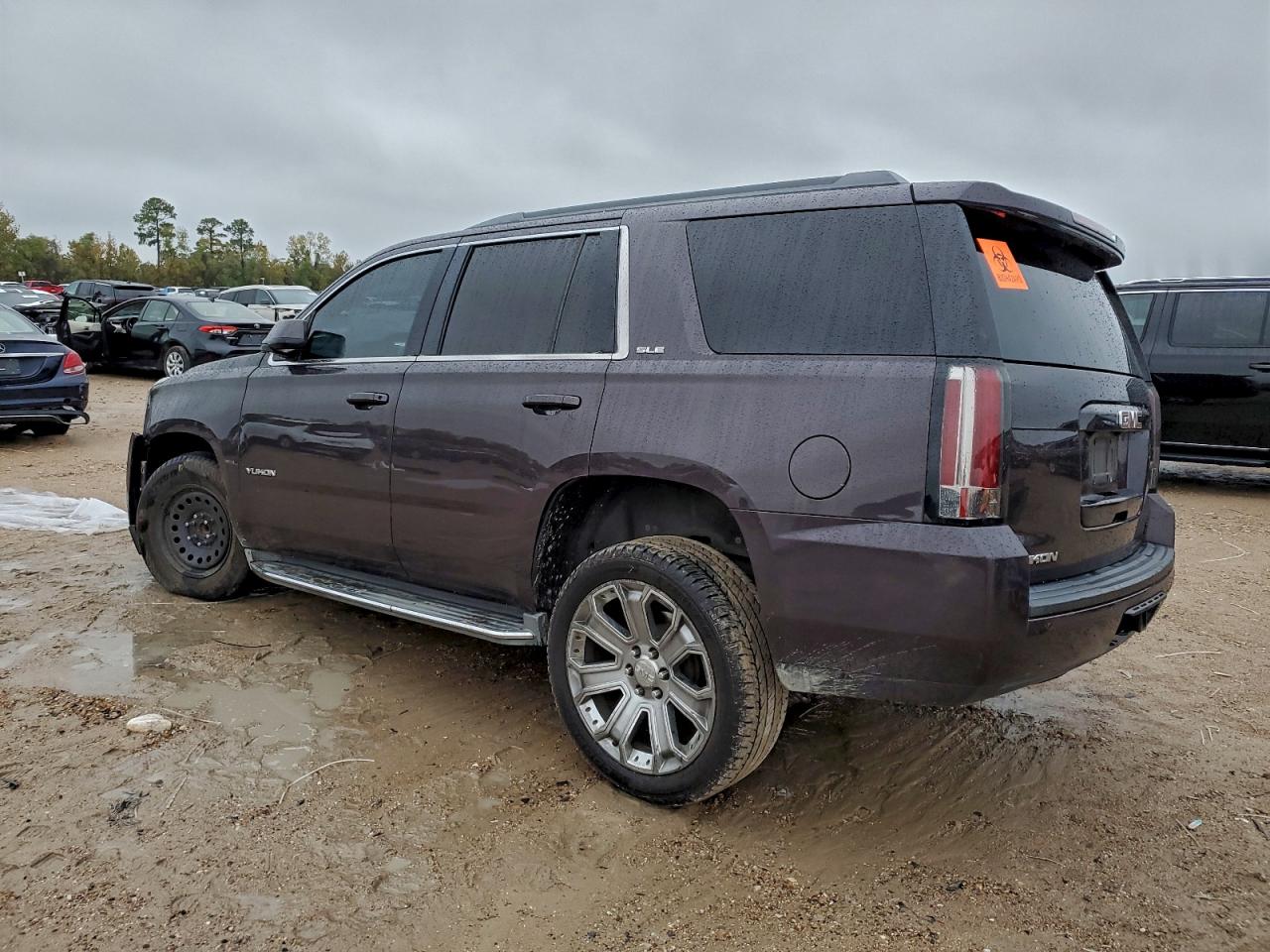 GMC Yukon Sle Image 3