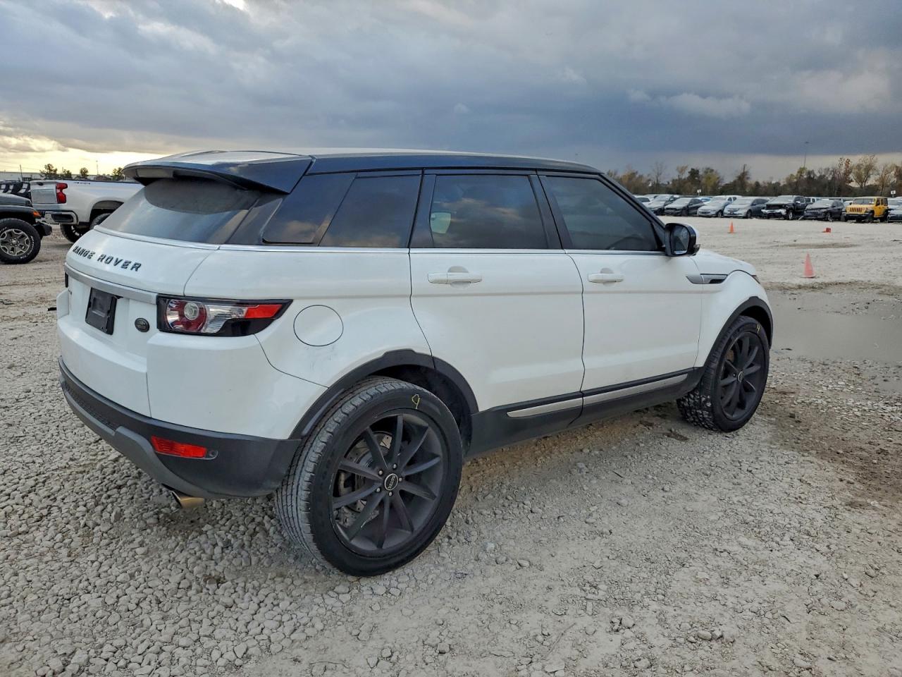 Land Rover Range Rover Prestige Premium Image 2