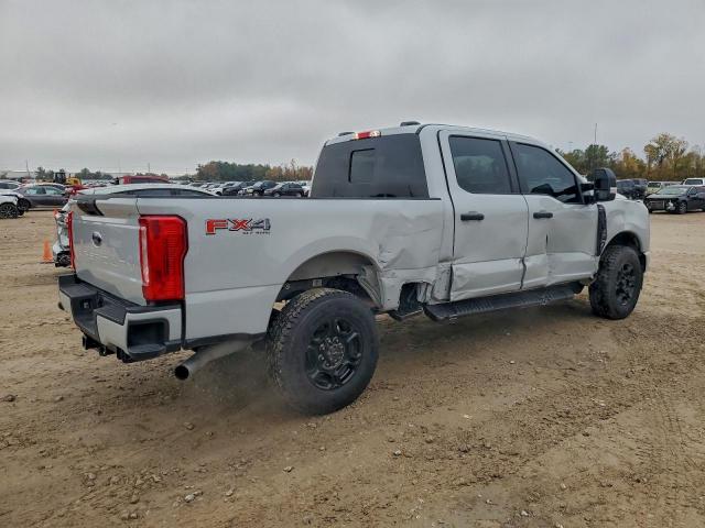Ford F-250 Super Duty Image 4