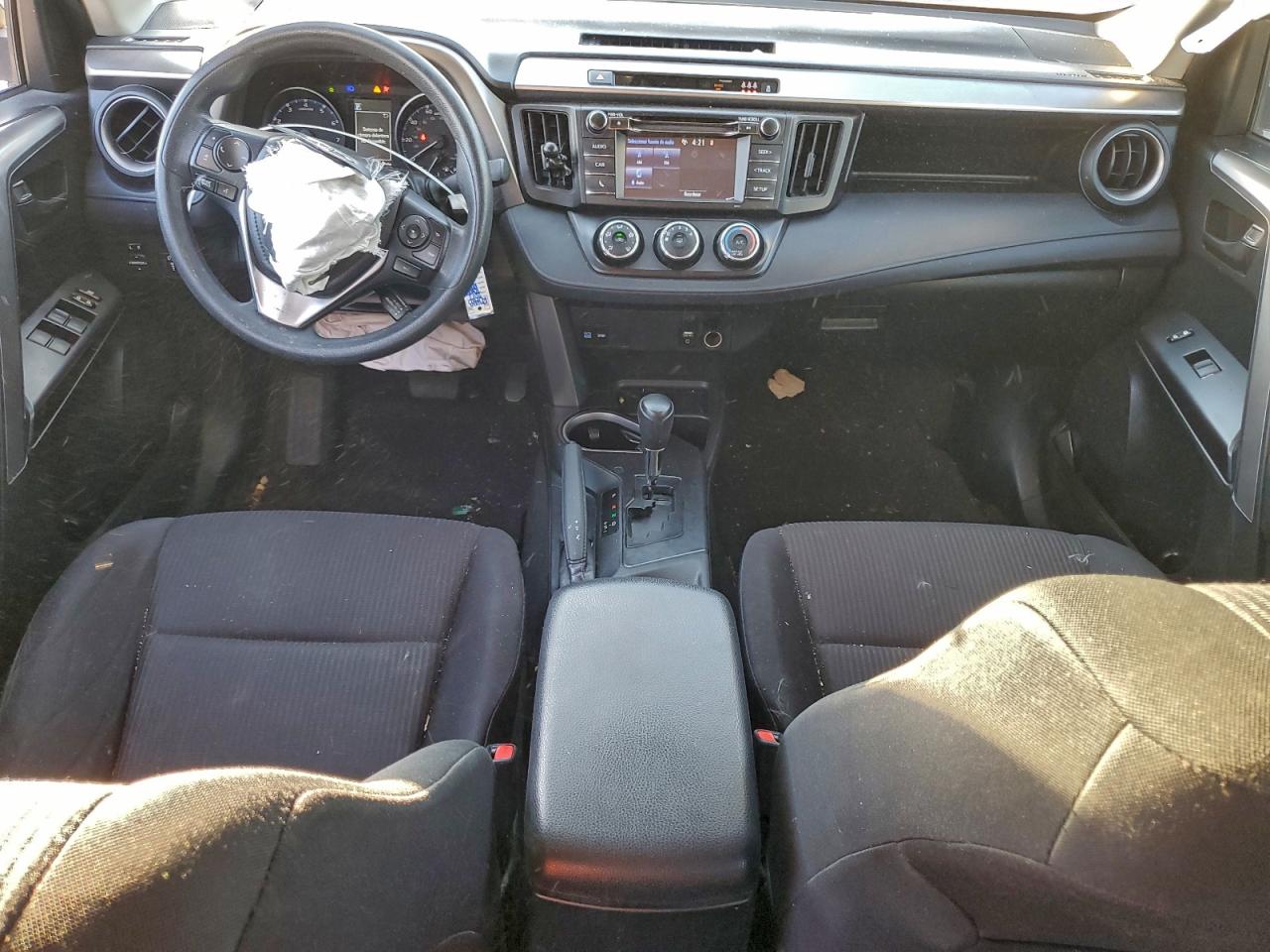 Toyota RAV4 Le Image 10