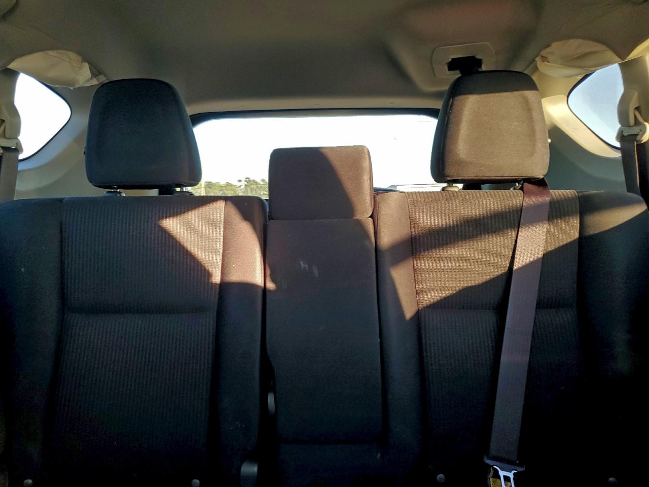 Toyota RAV4 Le Image 11