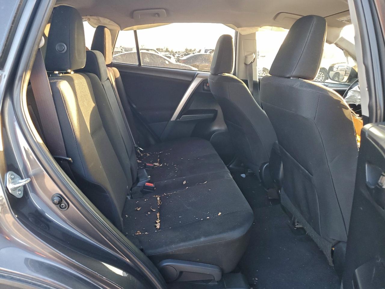 Toyota RAV4 Le Image 9