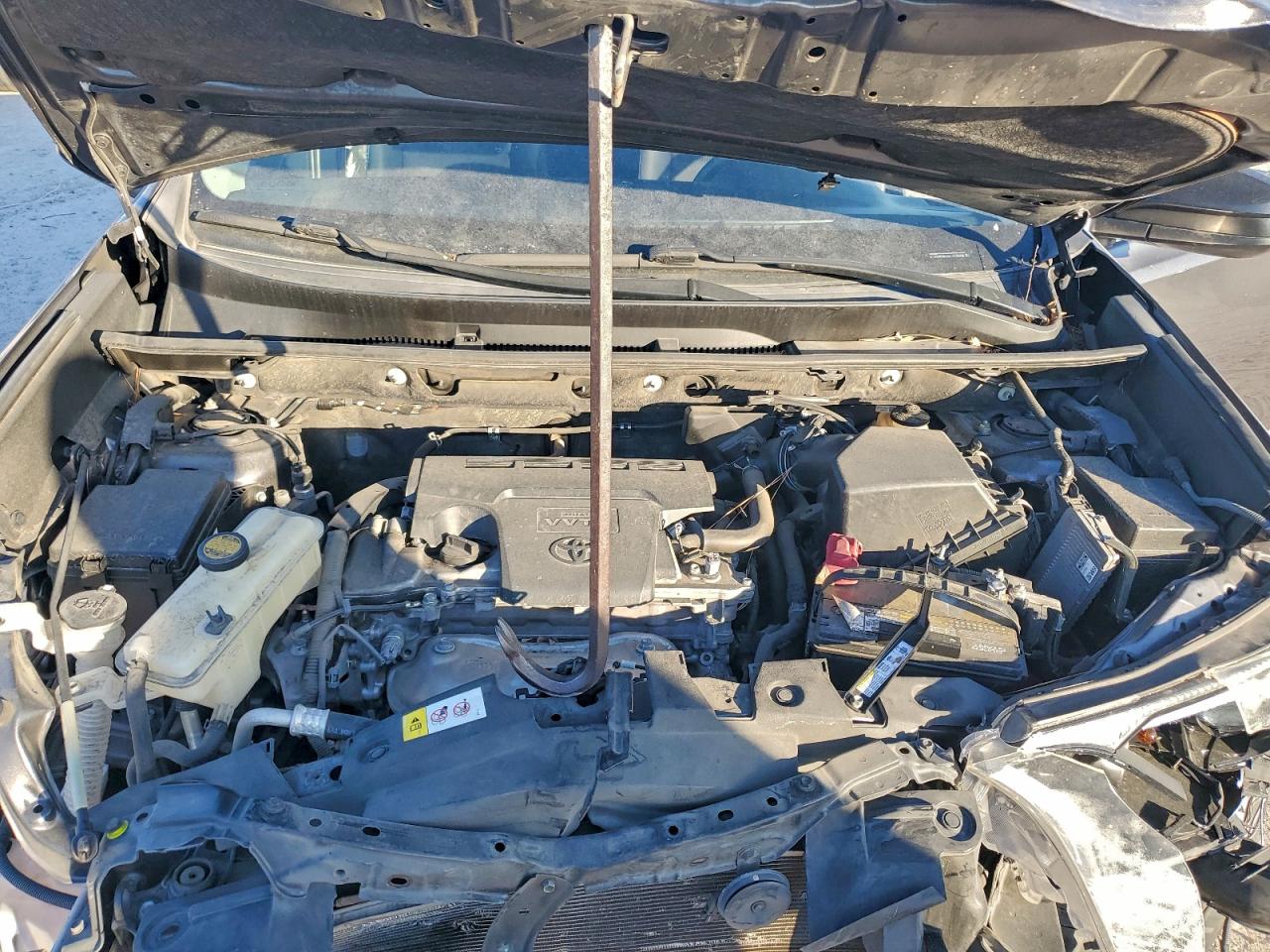 Toyota RAV4 Le Image 14