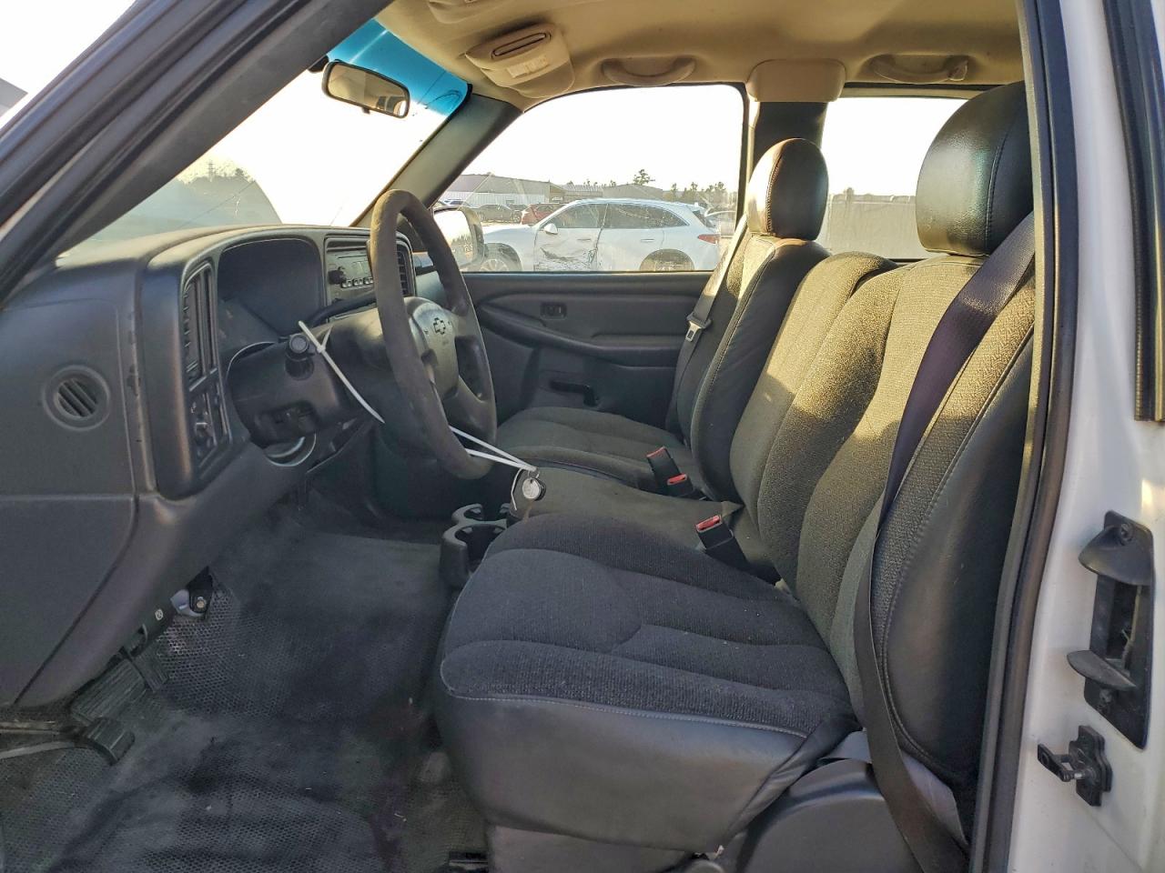 Chevrolet Silverado C2500 Heavy Duty Image 2